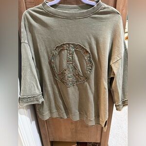 Easel Mineral Washed Terry Floral Peace Top size Small